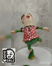 Load and play video in Gallery viewer, Linda - the fast-tracking Rollerqueen